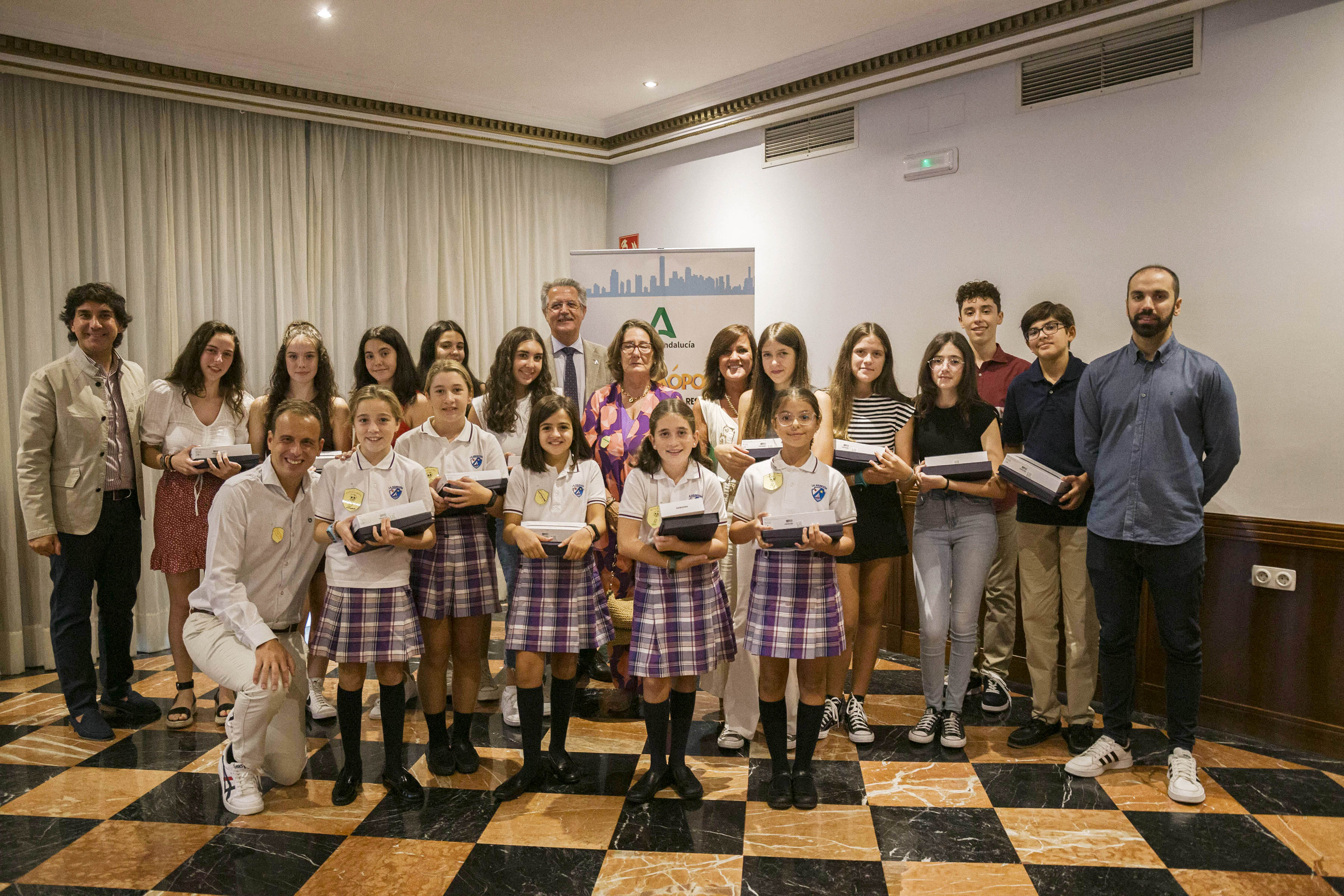 foto familia ganadores consumopolis