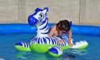 Colchoneta hinchable con forma de animal